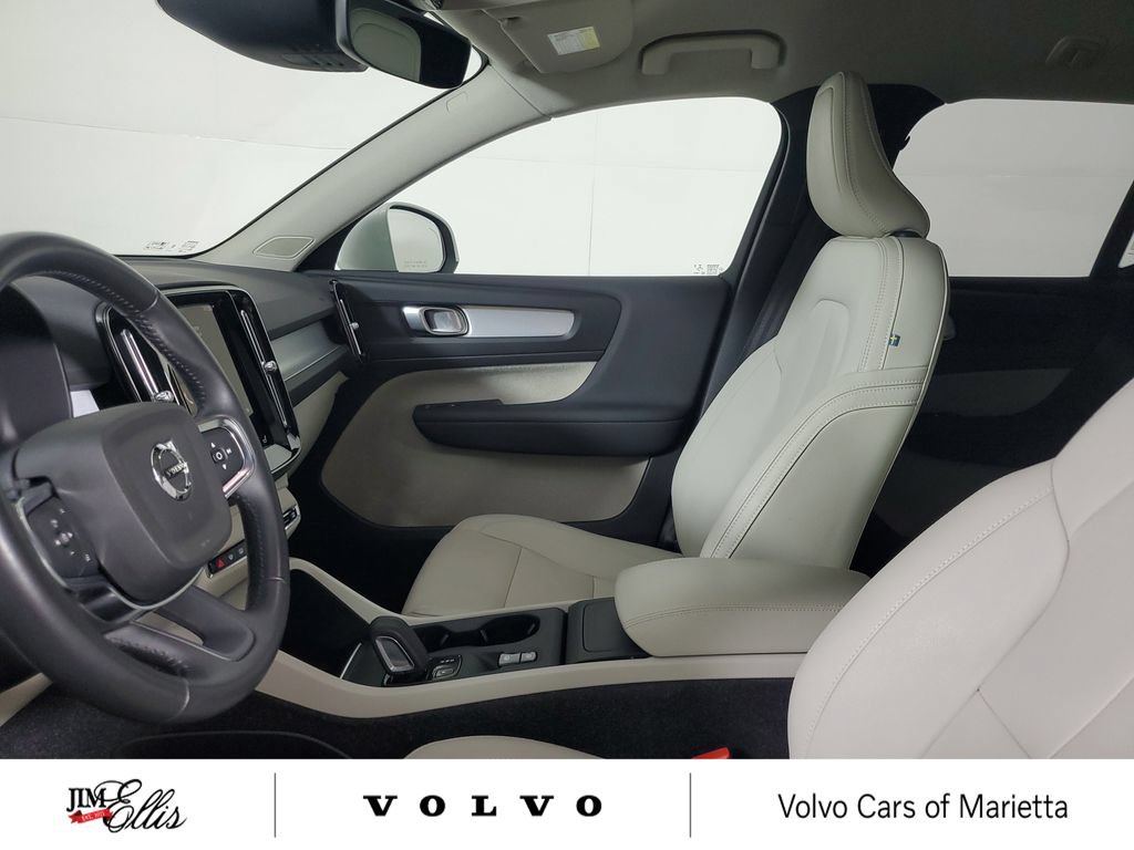 Used 2021 Volvo XC40 T5 Momentum w/ Climate Package AWD/4WD image 19