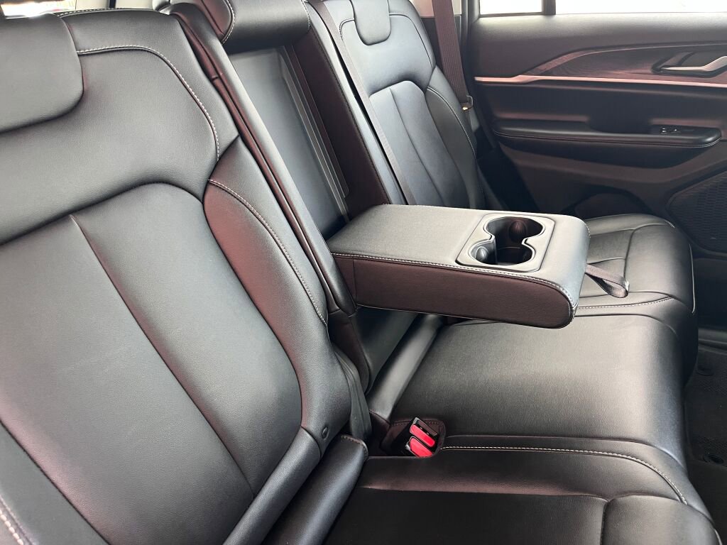 Used 2023 Jeep Grand Cherokee Limited image 30