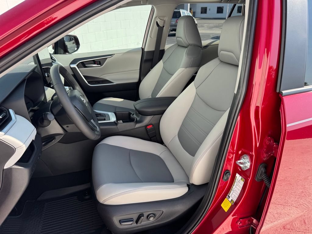 Used 2025 Toyota RAV4 XLE Premium w/ Weather Package AWD/4WD image 20
