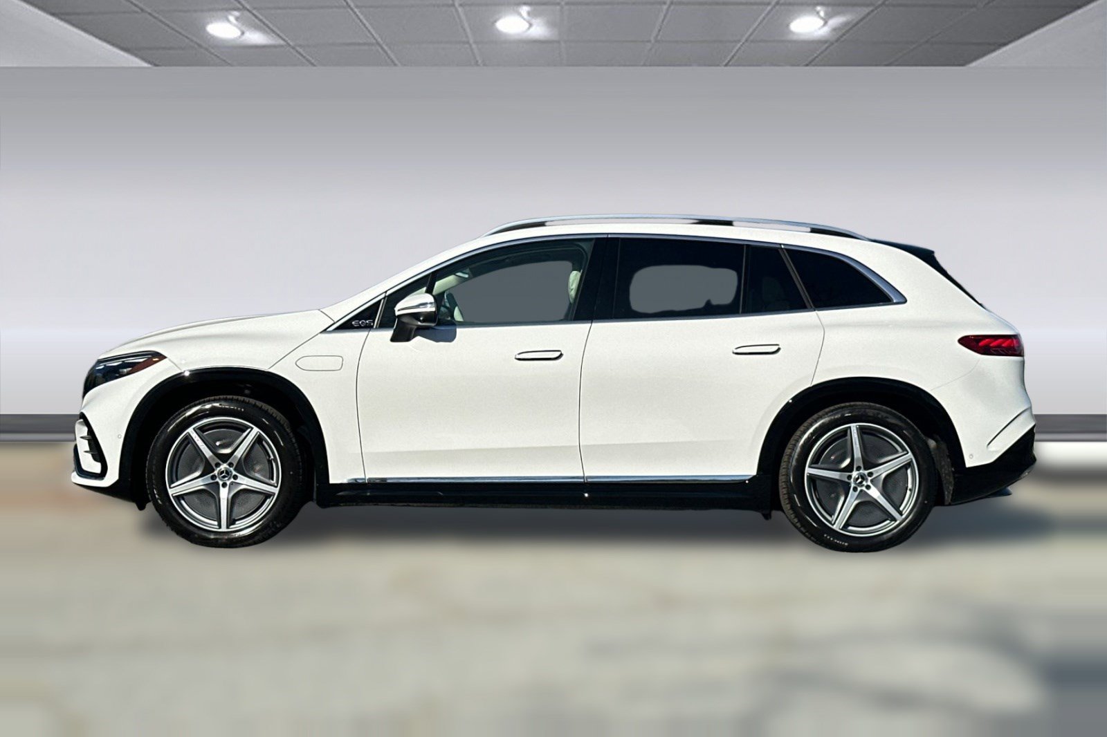 New 2026 Mercedes-Benz EQS 400 4MATIC SUV image 2