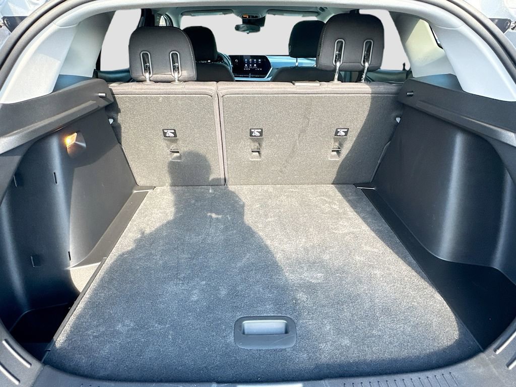 Used 2025 Chevrolet Trax LS w/ LS Convenience Package image 24