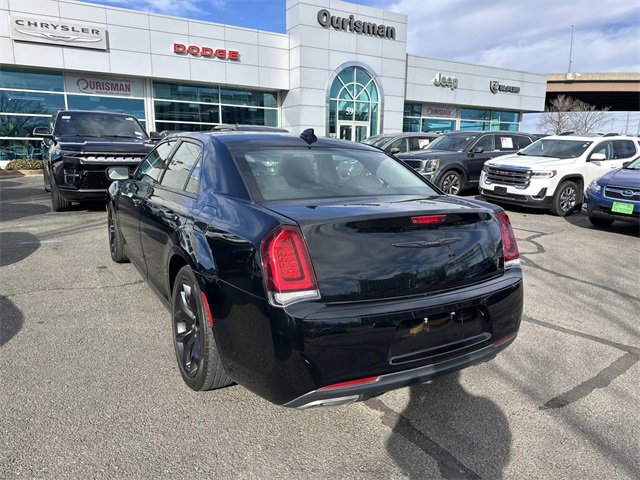 Used 2022 Chrysler 300 Touring w/ Sport Appearance Package image 4