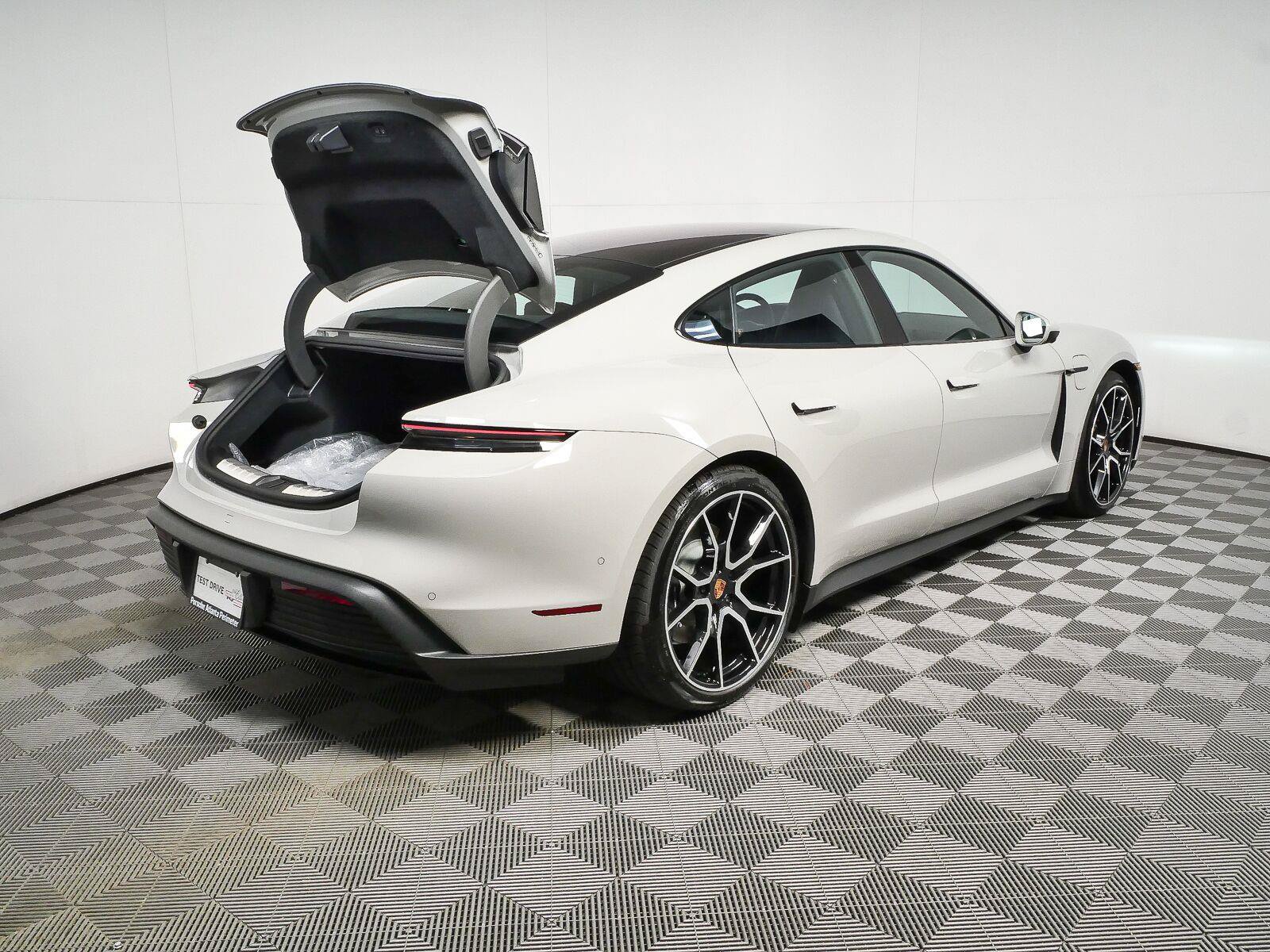 New 2026 Porsche Taycan RWD image 30