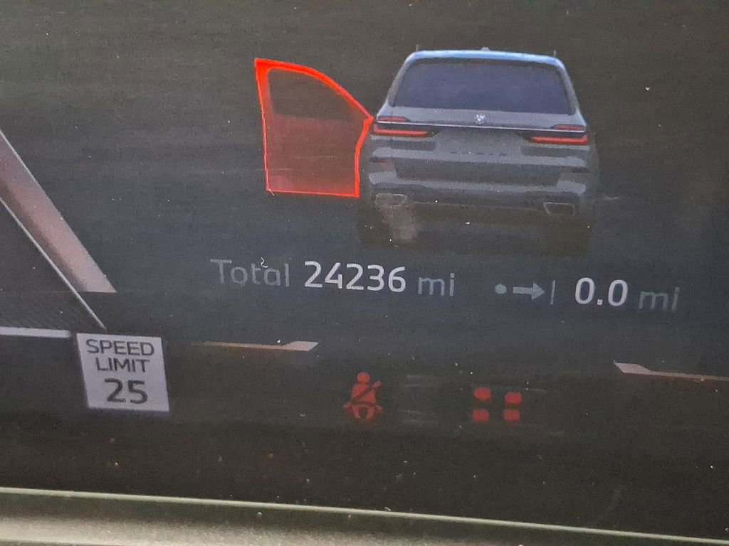 Certified 2024 BMW X7 xDrive40i w/ M Sport Package image 15