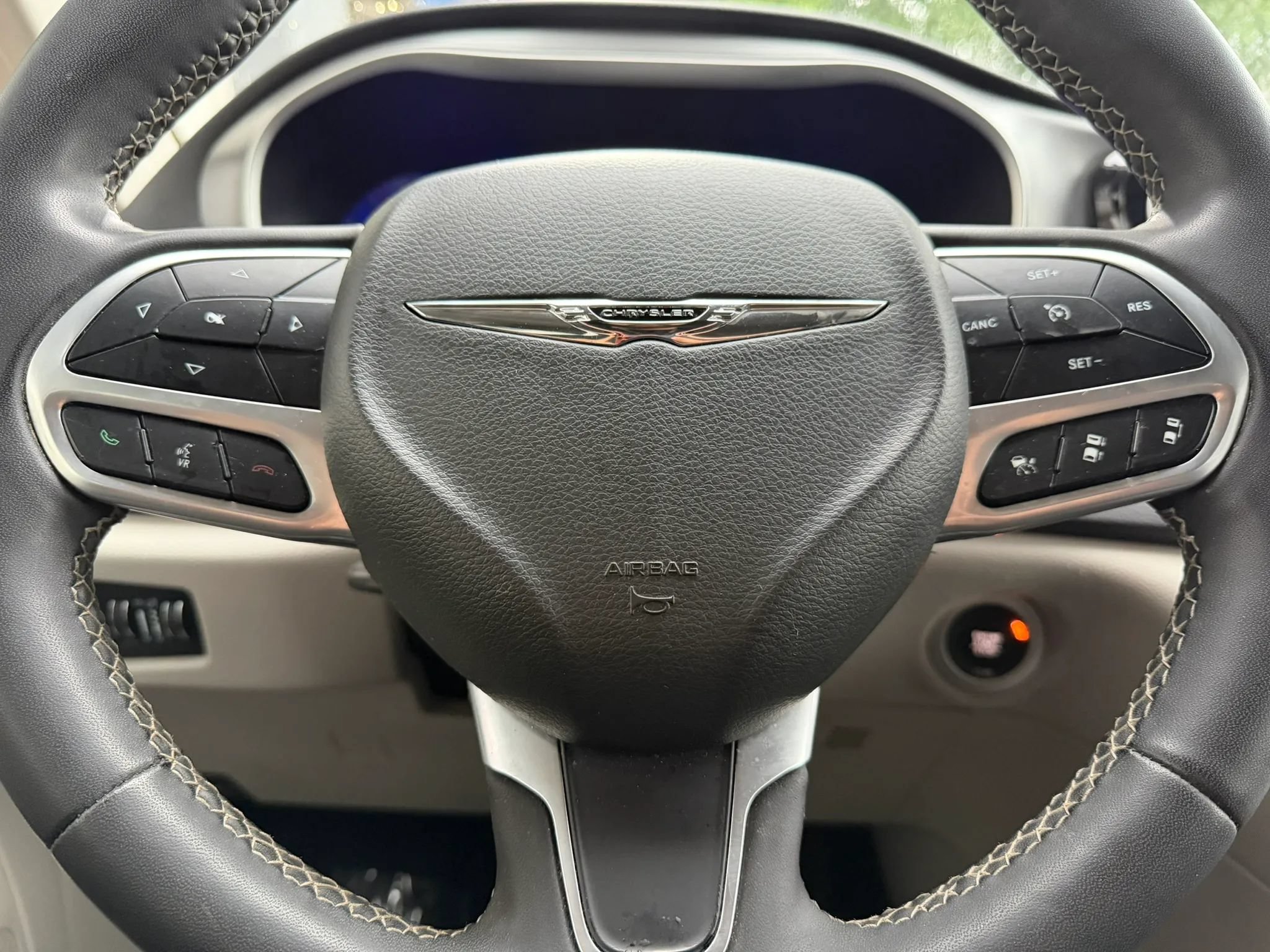Used 2022 Chrysler Pacifica Touring-L FWD image 14