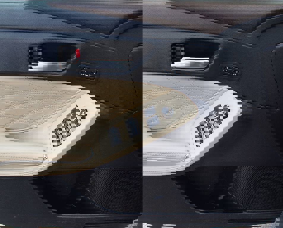 Used 2019 Toyota Avalon Limited image 20