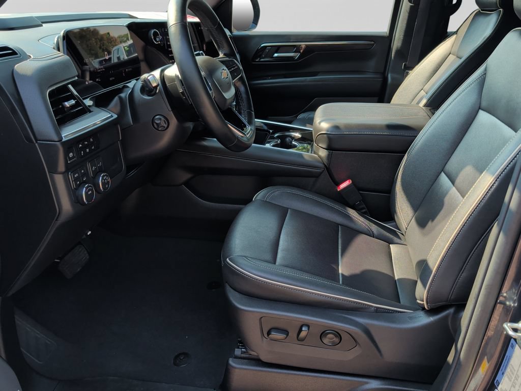 Used 2025 Chevrolet Suburban Premier AWD/4WD image 15