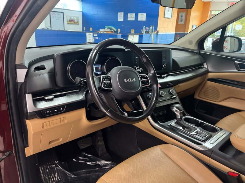 Used 2023 Kia Carnival LX FWD image 19