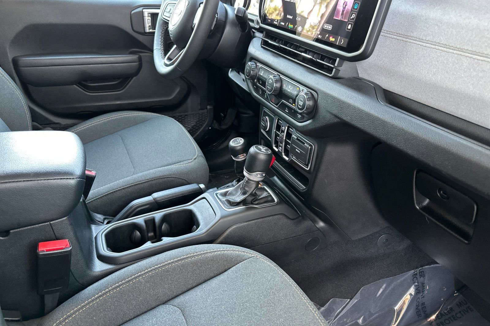 Used 2025 Jeep Wrangler Unlimited Sport AWD/4WD image 16