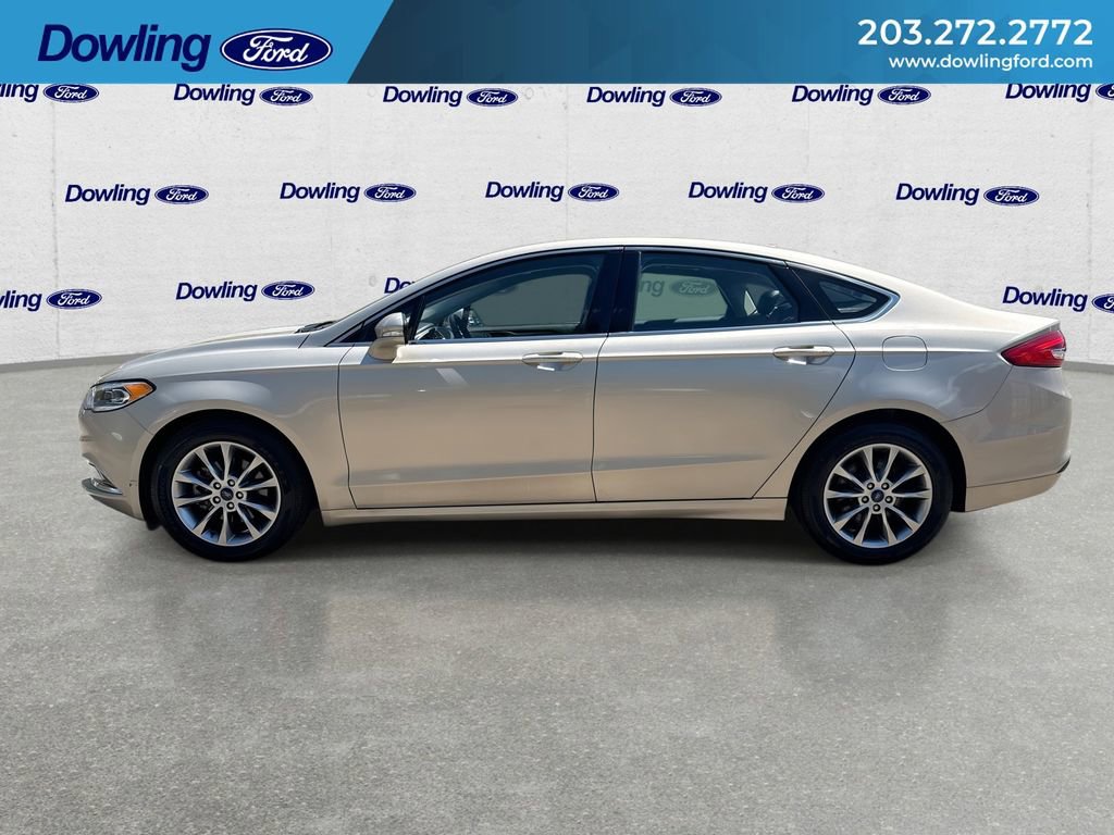 Used 2017 Ford Fusion SE w/ Fusion SE Technology Package FWD image 5