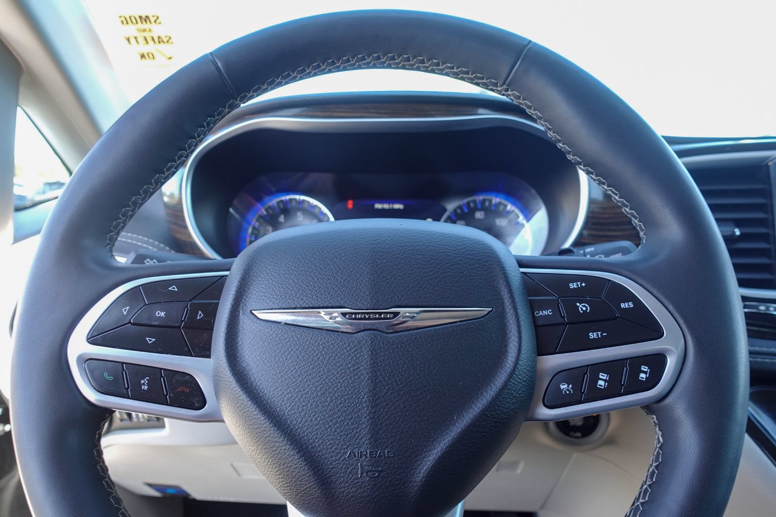 Used 2023 Chrysler Pacifica Limited FWD image 17