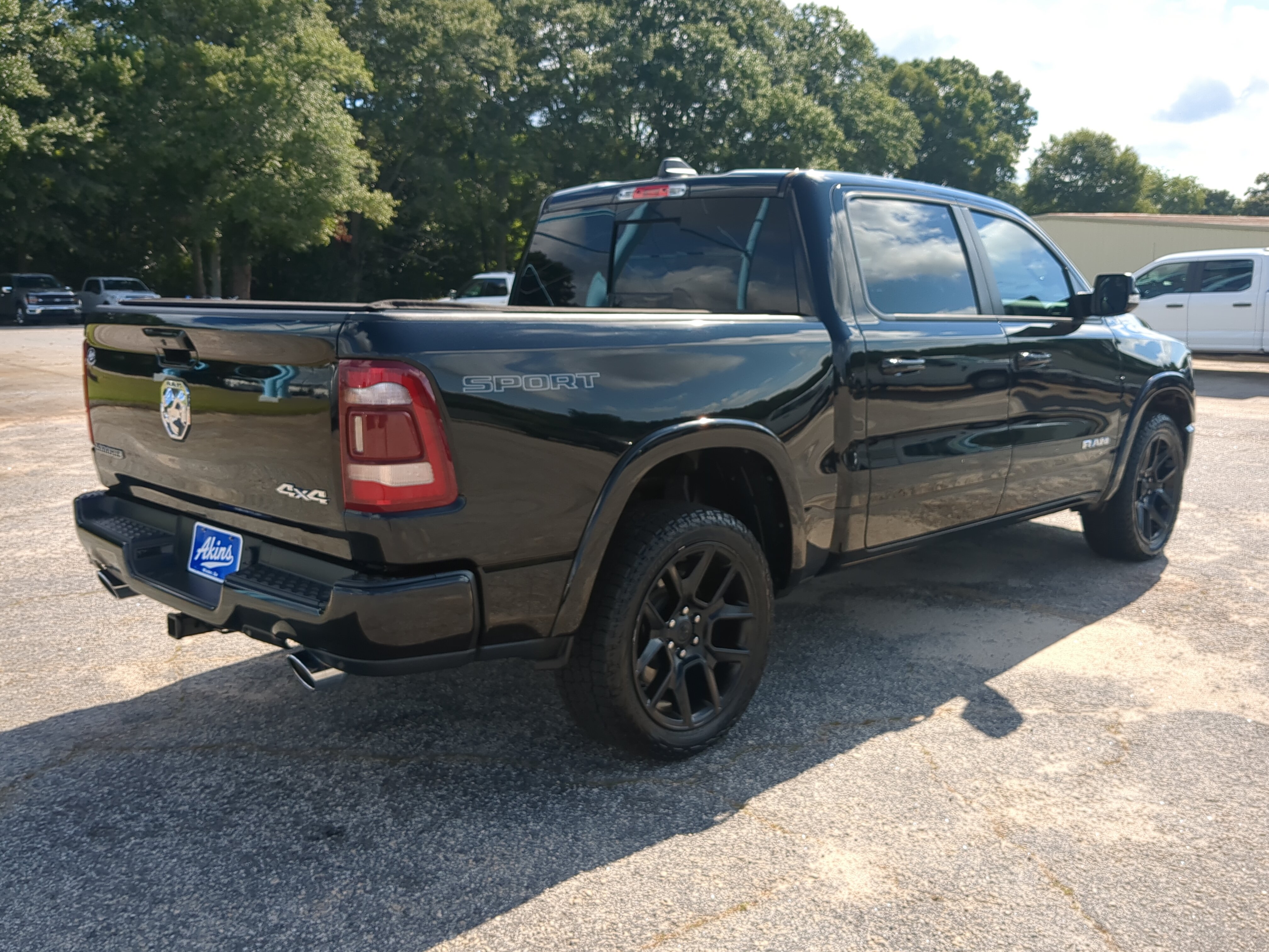 Used 2022 RAM 1500 Laramie AWD/4WD image 3