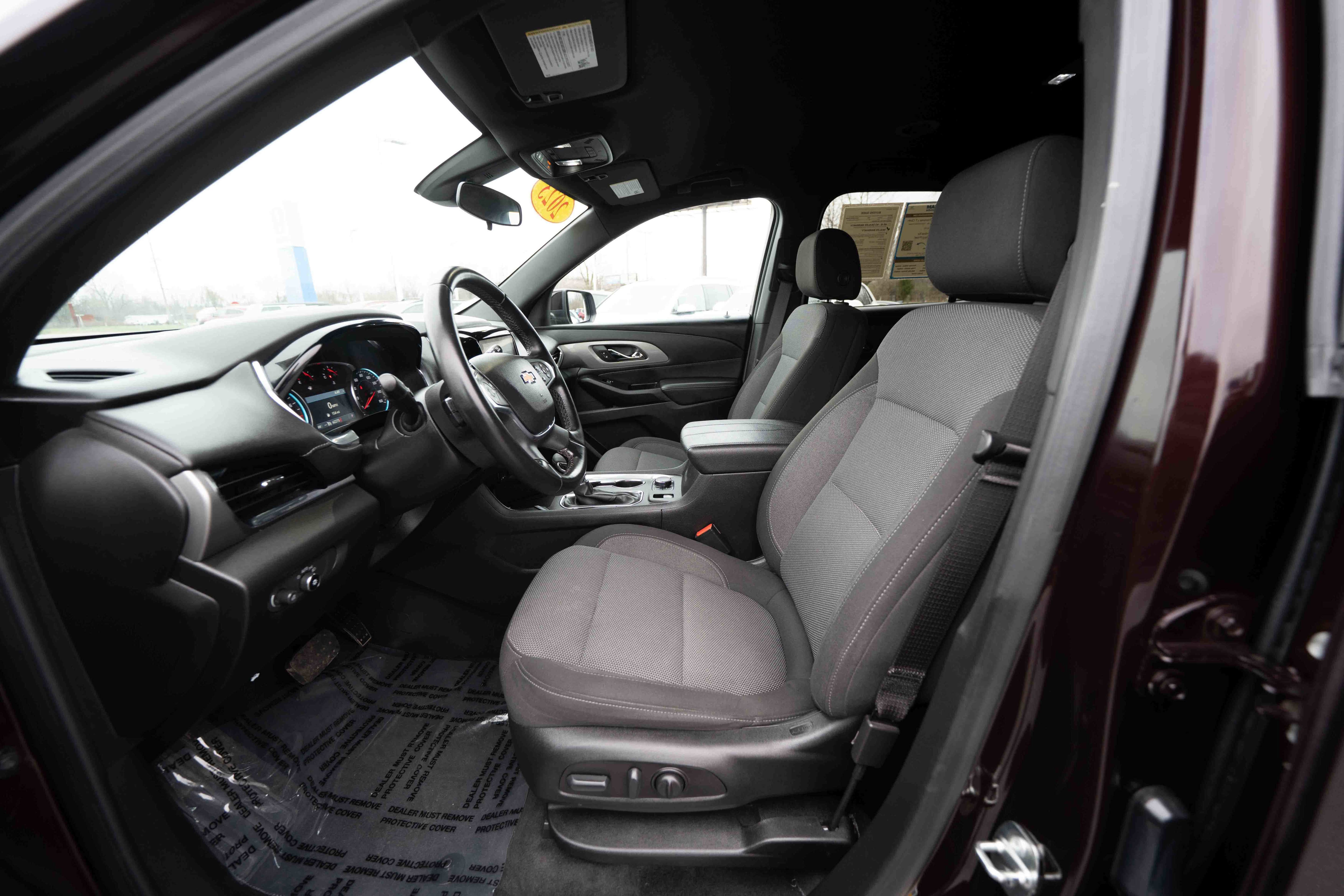 Used 2023 Chevrolet Traverse LT image 9