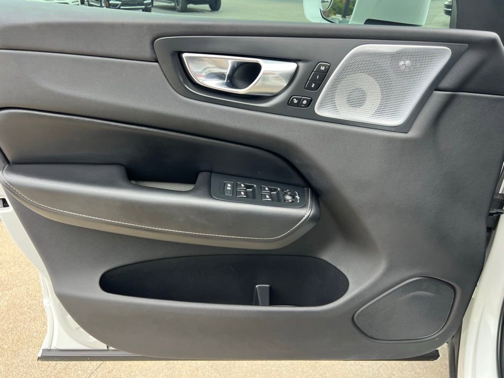 Used 2022 Volvo XC60 T8 Inscription w/ Advanced Package image 31