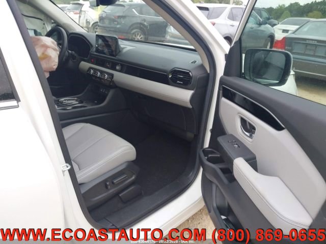 Used 2025 Honda Pilot Touring image 11