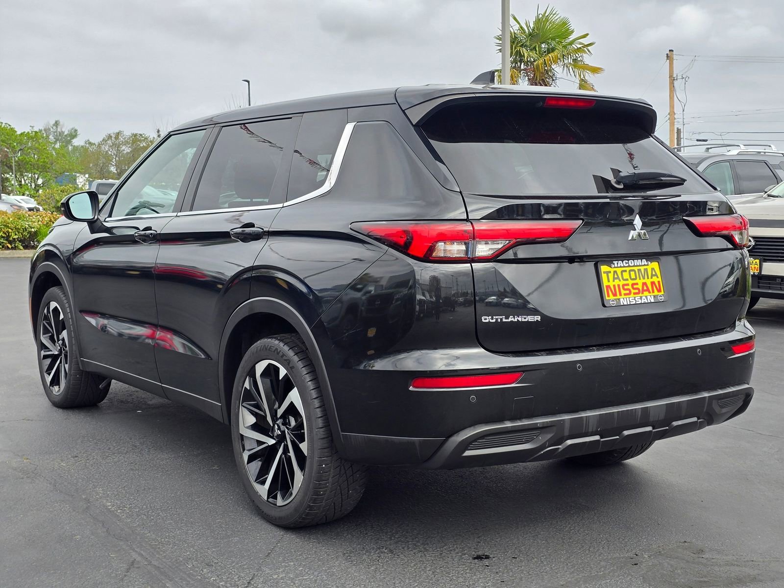 Used 2022 Mitsubishi Outlander ES AWD/4WD image 3