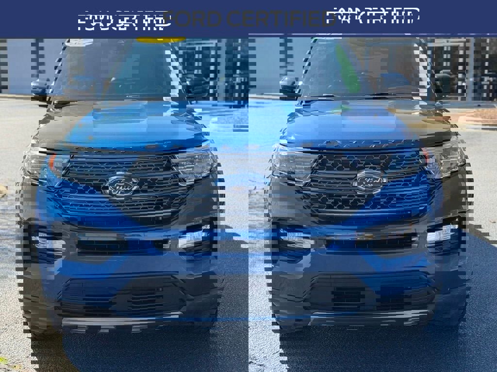 Certified 2022 Ford Explorer XLT w/ Equipment Group 202A image 3