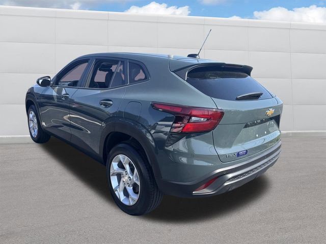 Used 2025 Chevrolet Trax LS w/ LS Convenience Package FWD image 3
