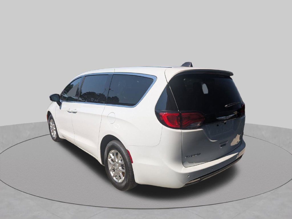 New 2027 Chrysler Pacifica LX FWD image 5