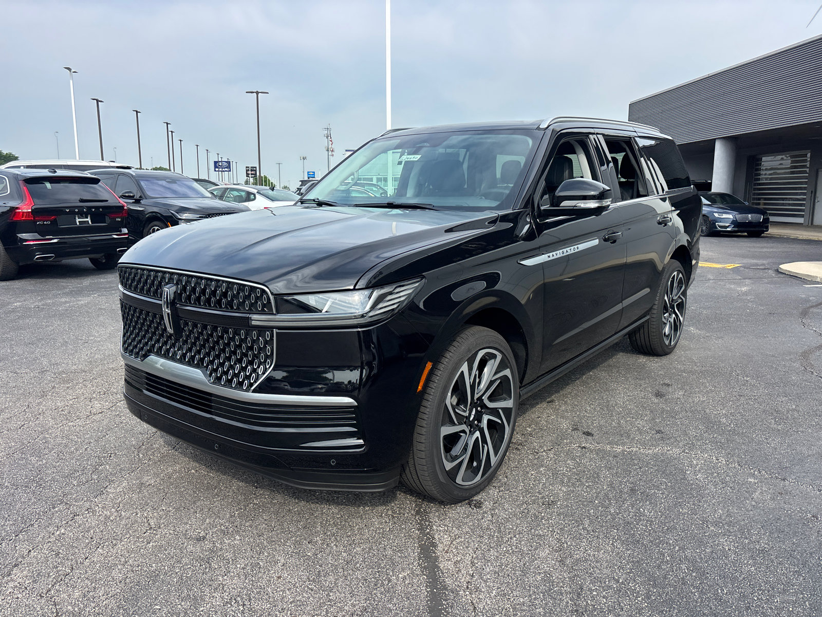 New 2026 Lincoln Navigator Reserve AWD/4WD image 3