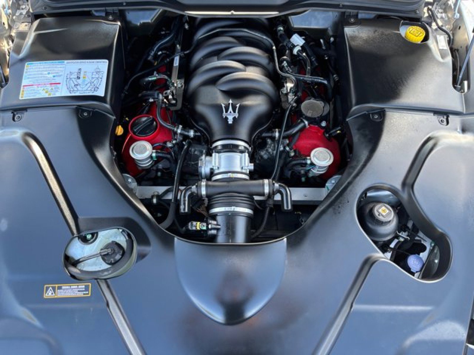 Used 2015 Maserati GranTurismo Sport image 9