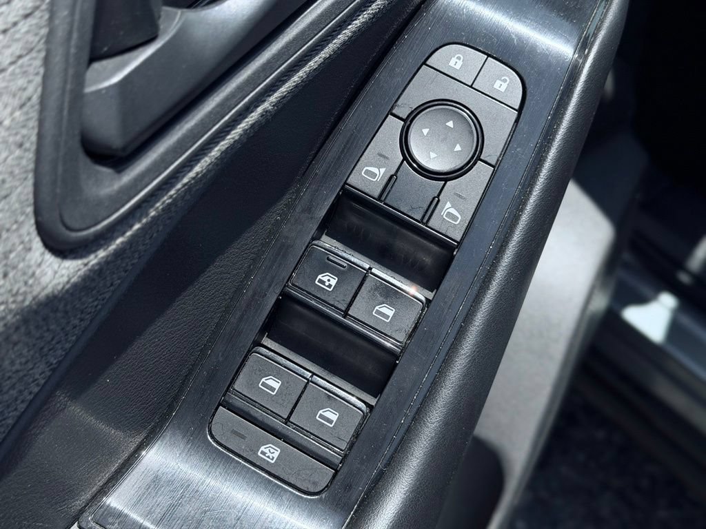 Used 2023 Nissan Rogue S AWD/4WD image 12