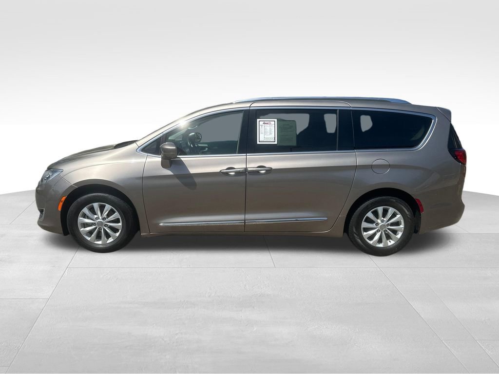 Used 2018 Chrysler Pacifica Touring-L w/ Premium Audio Group image 5
