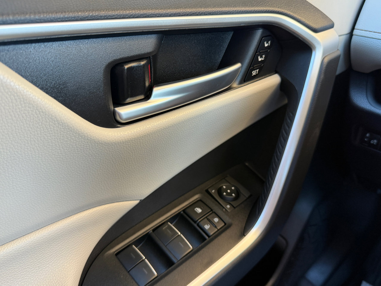 Used 2025 Toyota RAV4 XLE Premium w/ Weather Package image 21