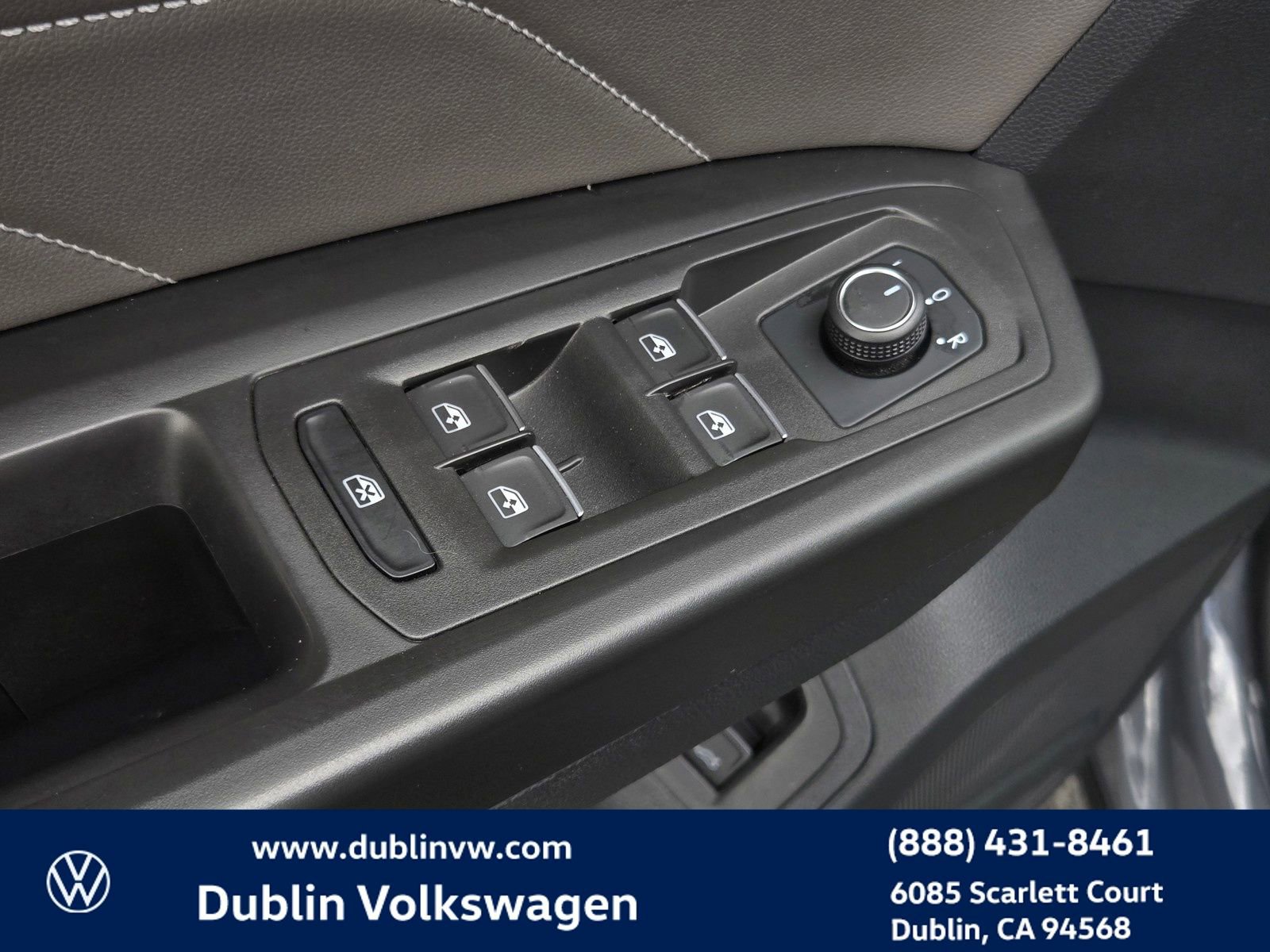 Certified 2022 Volkswagen Atlas Cross Sport SEL R-Line image 11