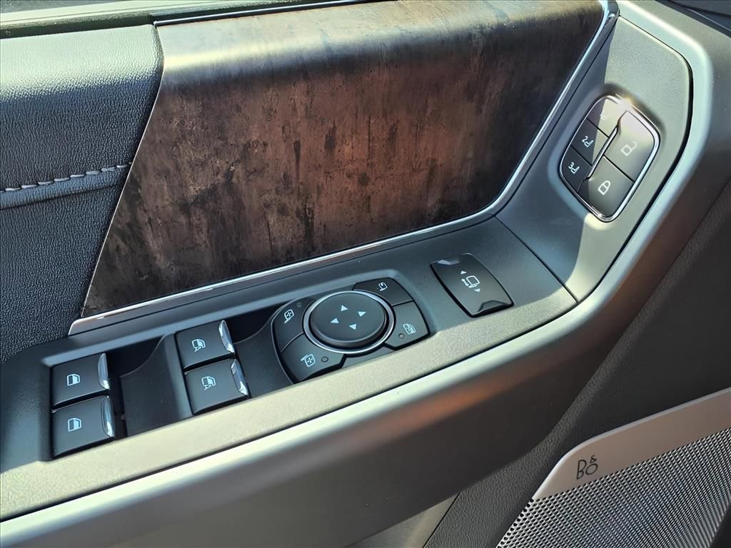 New 2026 Ford F250 Lariat w/ Black Appearance Package image 18