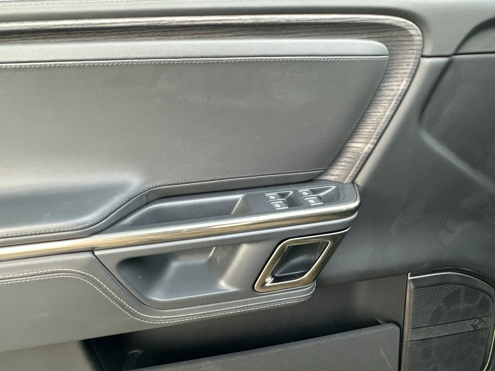 Used 2023 Rivian R1S Adventure image 11