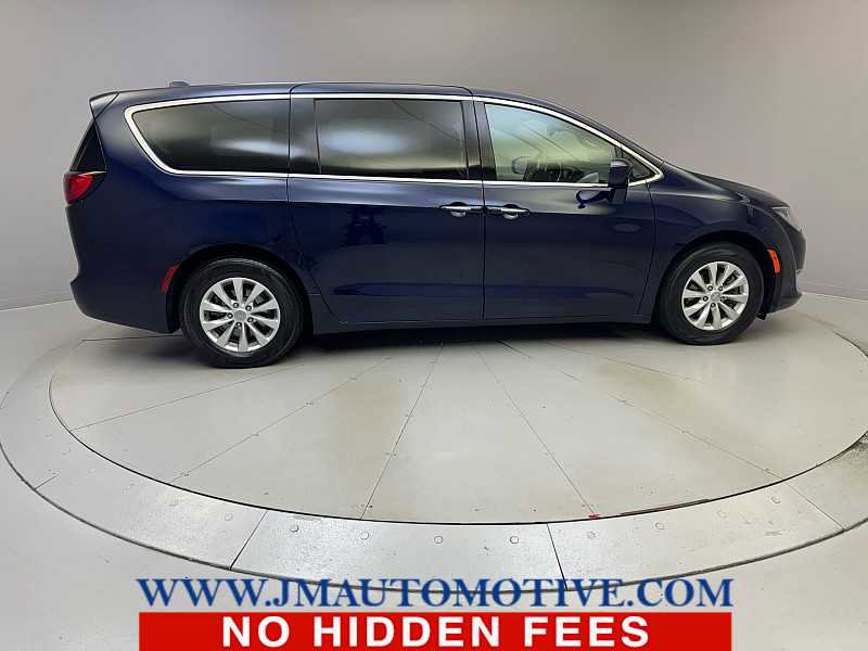 Used 2018 Chrysler Pacifica Touring Plus FWD image 6