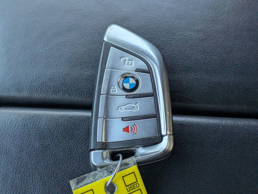 Used 2021 BMW X7 M50i w/ Dynamic Handling Package image 32