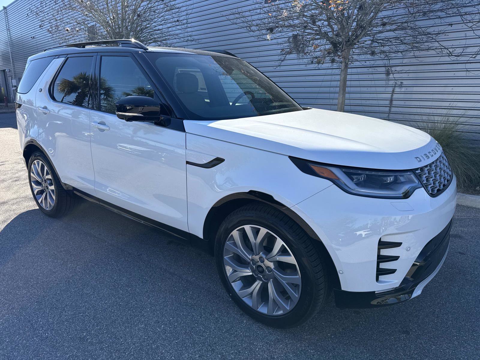 New 2026 Land Rover Discovery Limited Edition AWD/4WD image 4