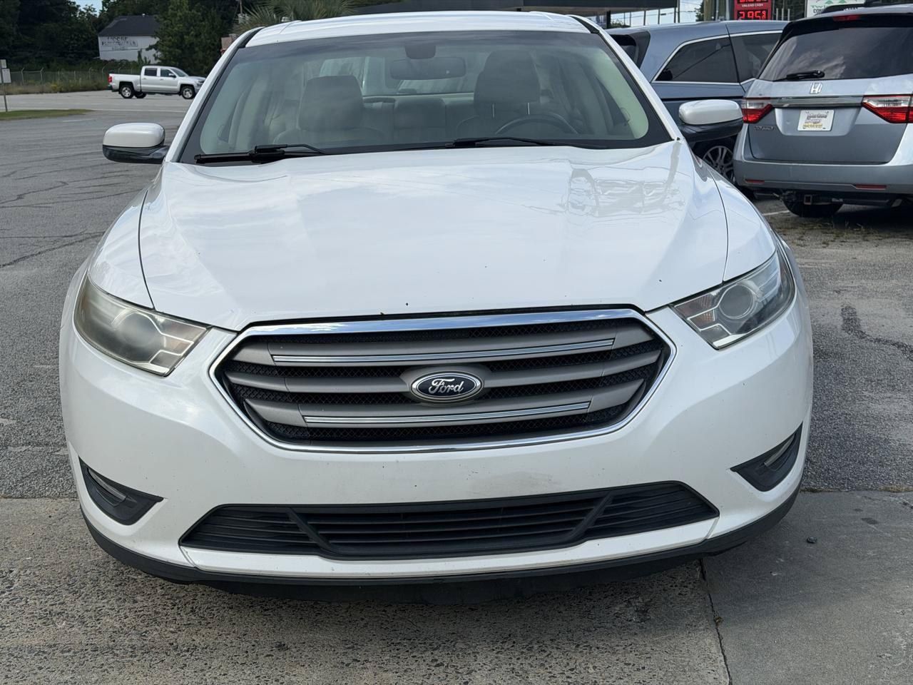 Used 2013 Ford Taurus SEL FWD image 3