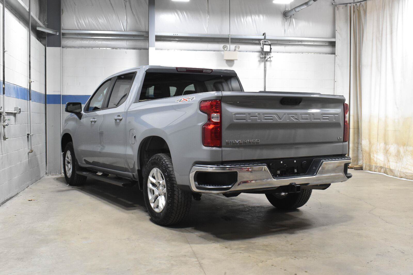 Used 2024 Chevrolet Silverado 1500 LT AWD/4WD image 21