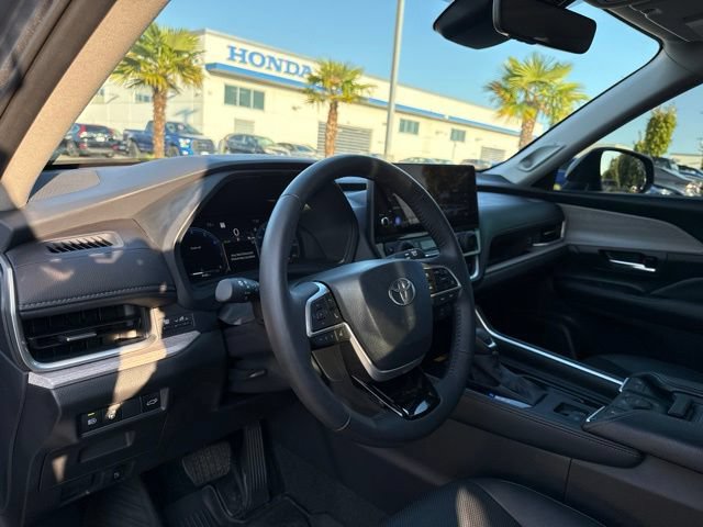 Used 2025 Toyota Grand Highlander AWD image 10