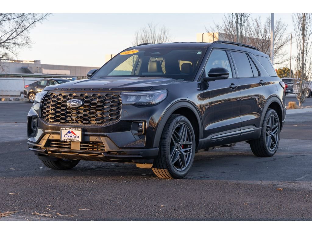 Used 2025 Ford Explorer ST-Line w/ ST-Line Street Pack image 7