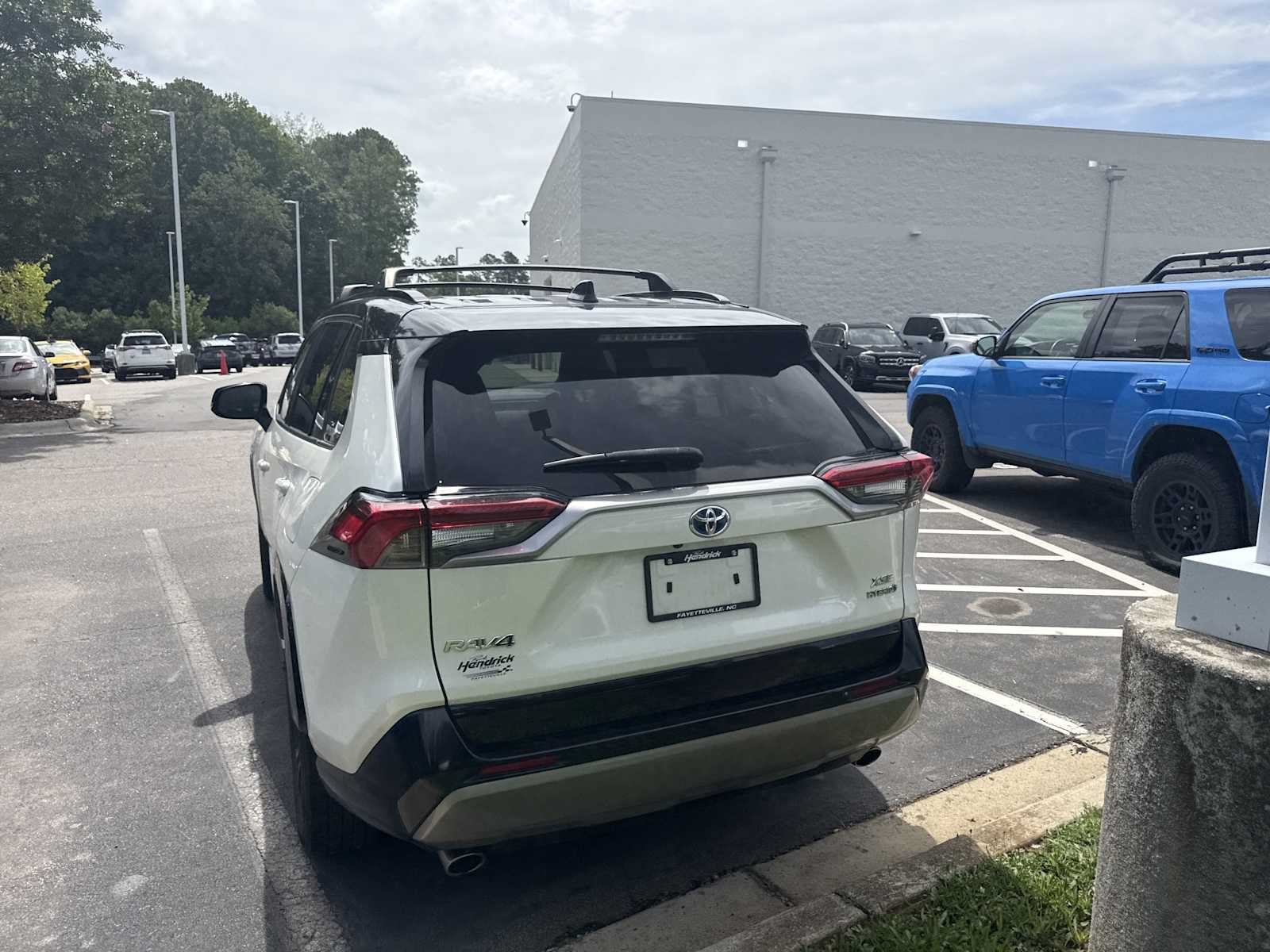 Used 2022 Toyota RAV4 XSE AWD/4WD image 44