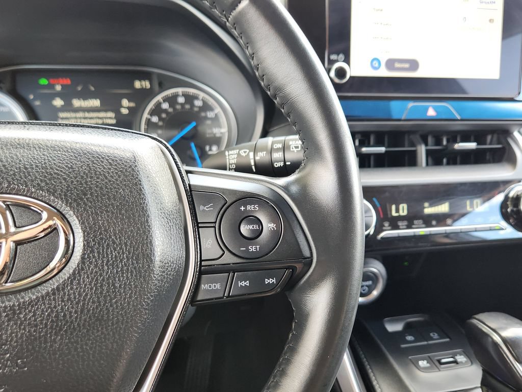 Used 2024 Toyota Venza LE AWD/4WD image 18