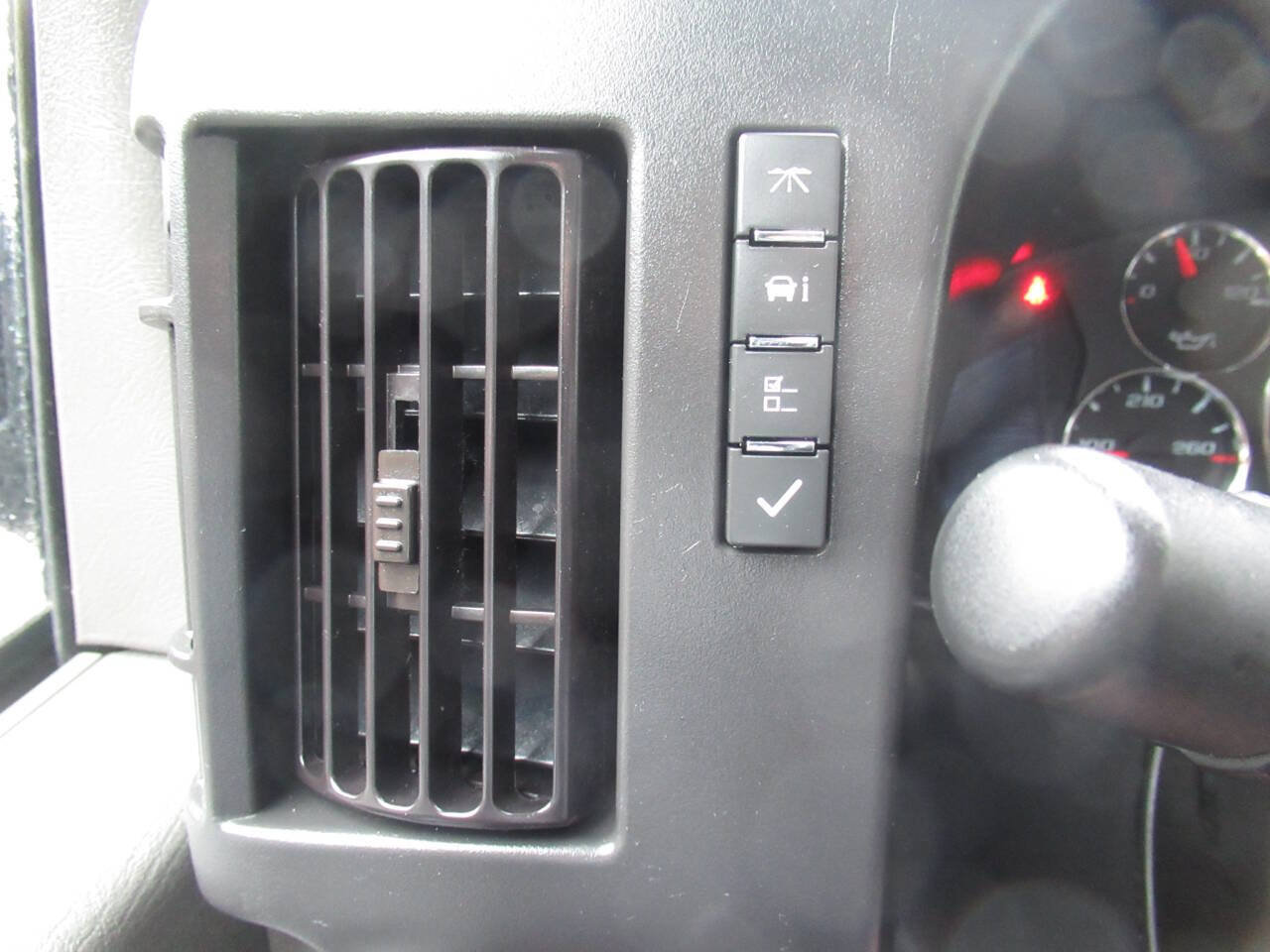 Used 2025 Chevrolet Express 3500 LT w/ LT Preferred Equipment Group RWD image 26