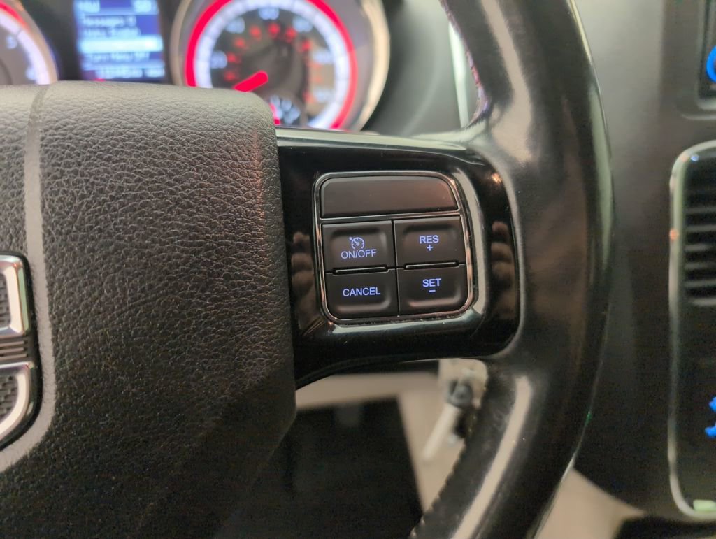 Used 2019 Dodge Grand Caravan SXT w/ Rear Park Assist Package image 39