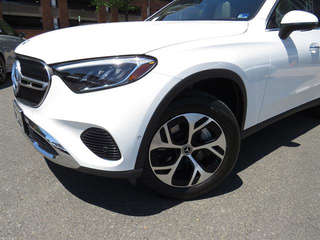 Used 2025 Mercedes-Benz GLC 350e 4MATIC image 22