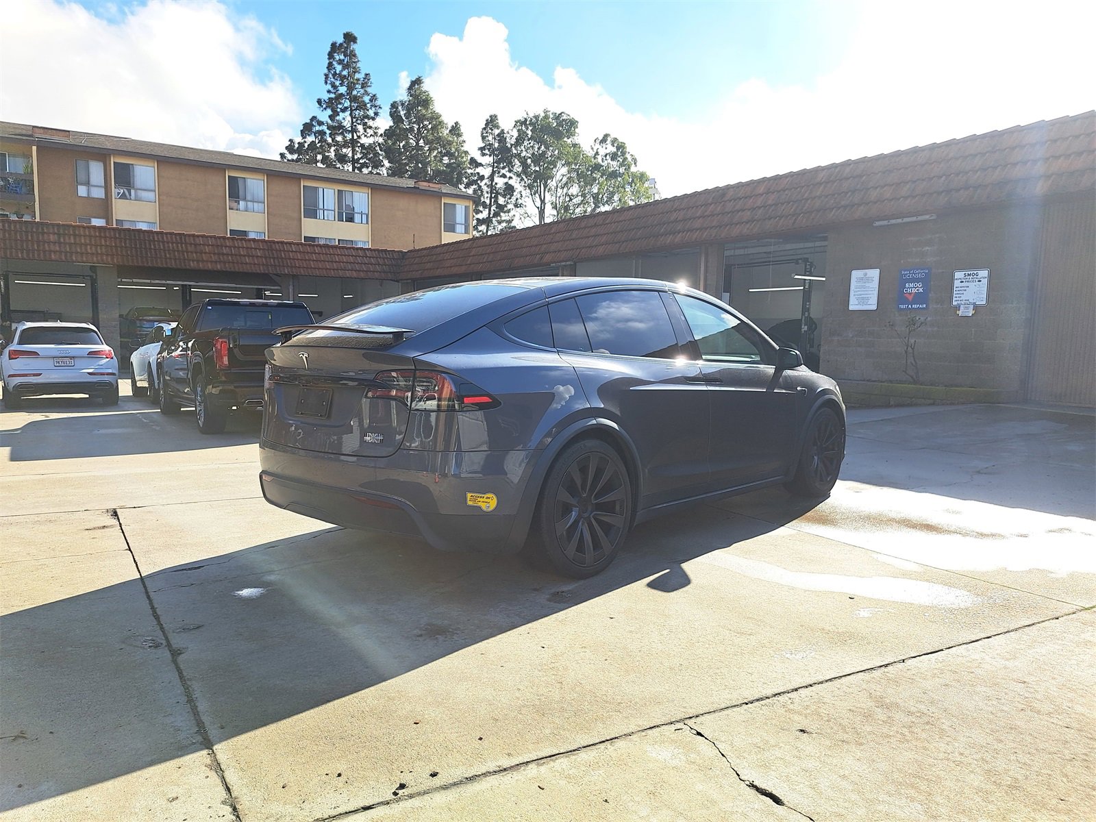 Used 2022 Tesla Model X Plaid image 3