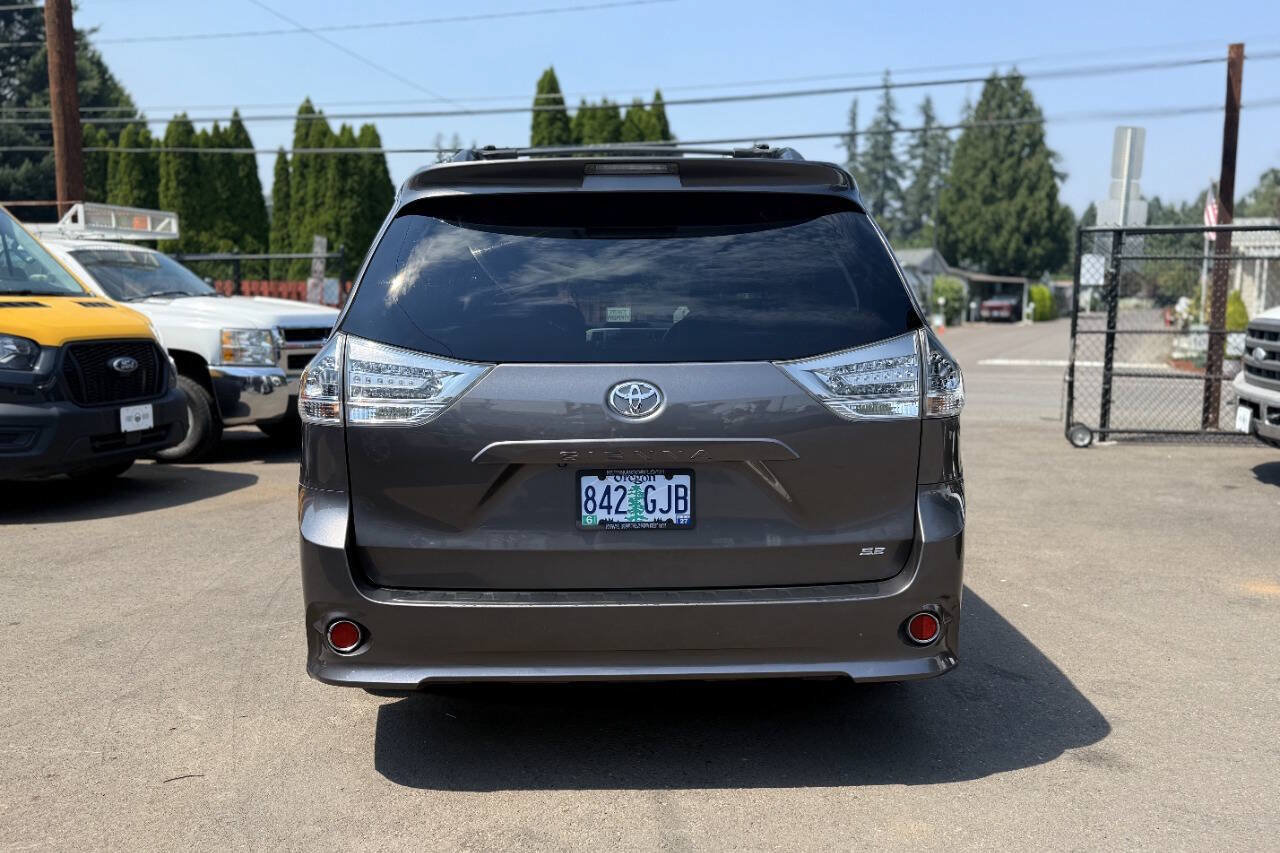 Used 2013 Toyota Sienna SE FWD image 7