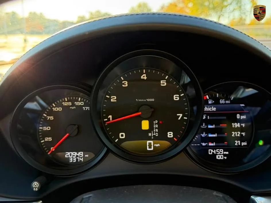 Used 2018 Porsche 718 Cayman RWD image 17