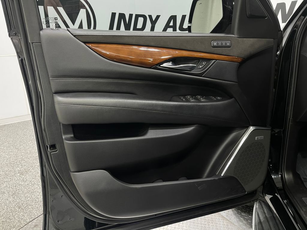 Used 2018 Cadillac Escalade Luxury image 15