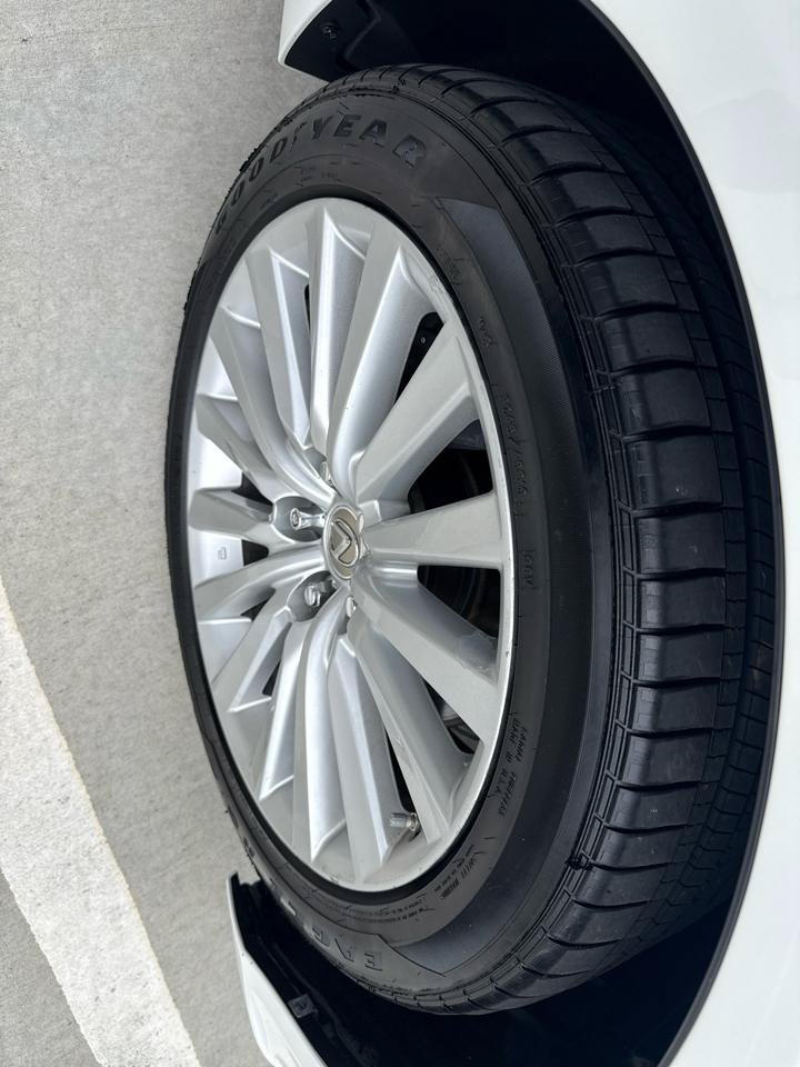Used 2013 Lexus LS 460 w/ Comfort Pkg RWD image 21