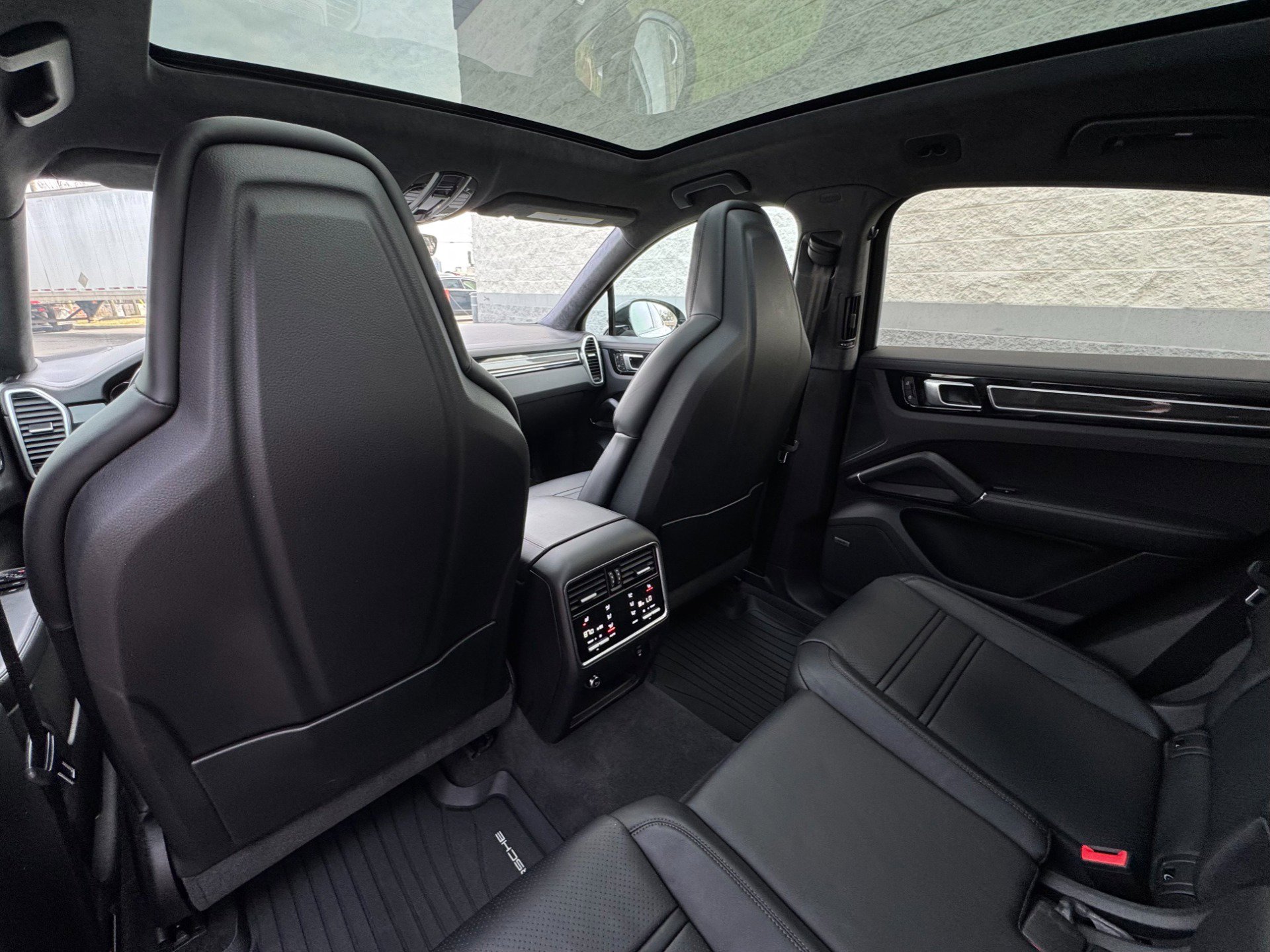 Used 2022 Porsche Cayenne GTS image 26