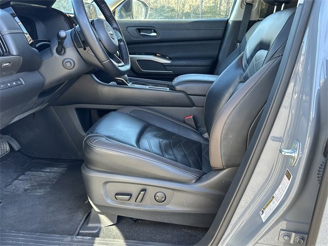 Used 2022 Nissan Pathfinder Platinum w/ Cargo Package image 10